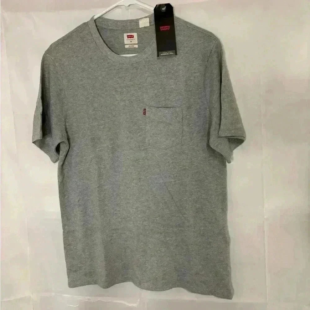 New with tags, men’s size XS Levi’s shirt, #B546